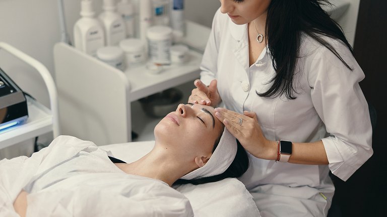 What is HydraFacial? Benefits, Risks & Everything You Need to Know